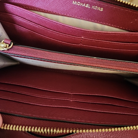 MICHAEL Michael Kors Lydia Large Hobo Bag & Matching Wallet in Mulberry - Picture 4 of 4